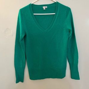 Halogen cashmere v-neck sweater.  Green. Small.